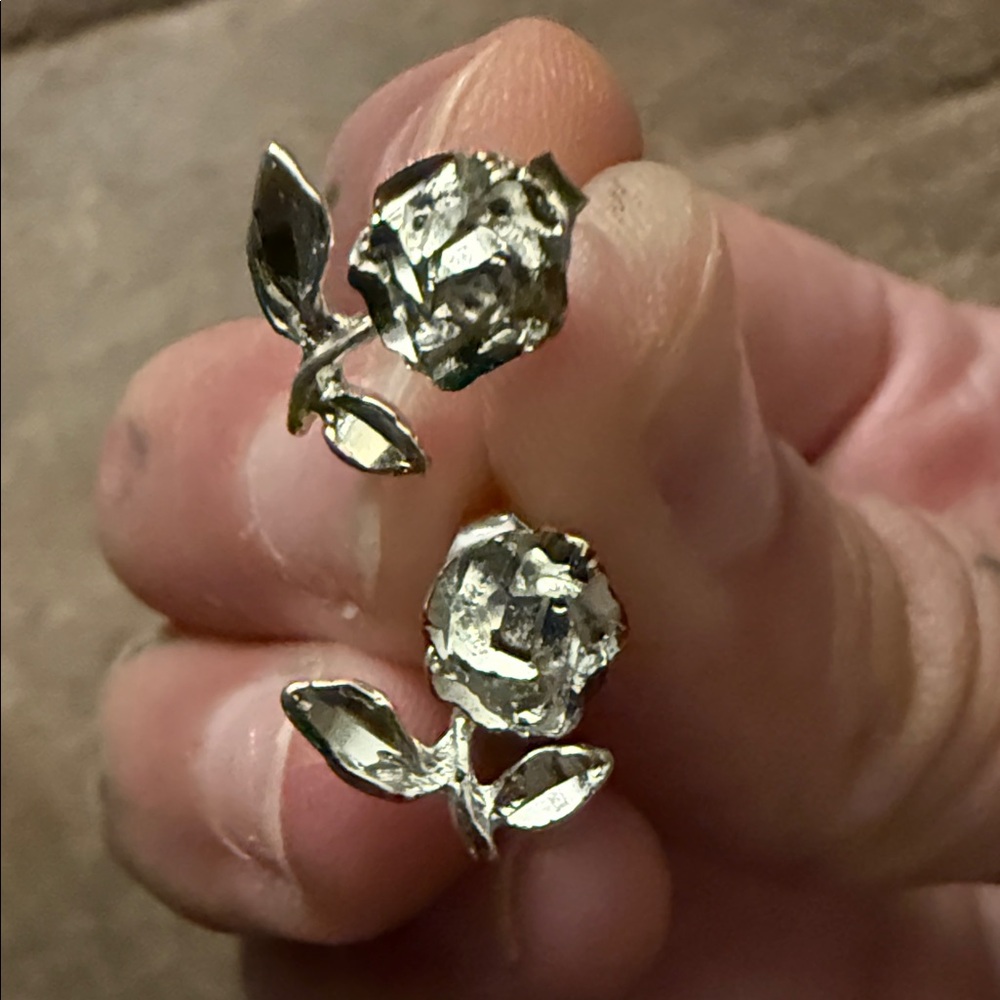 Vintage Silver Rose Stud Earrings - Silver Floral Vintage - Picture 4 of 5